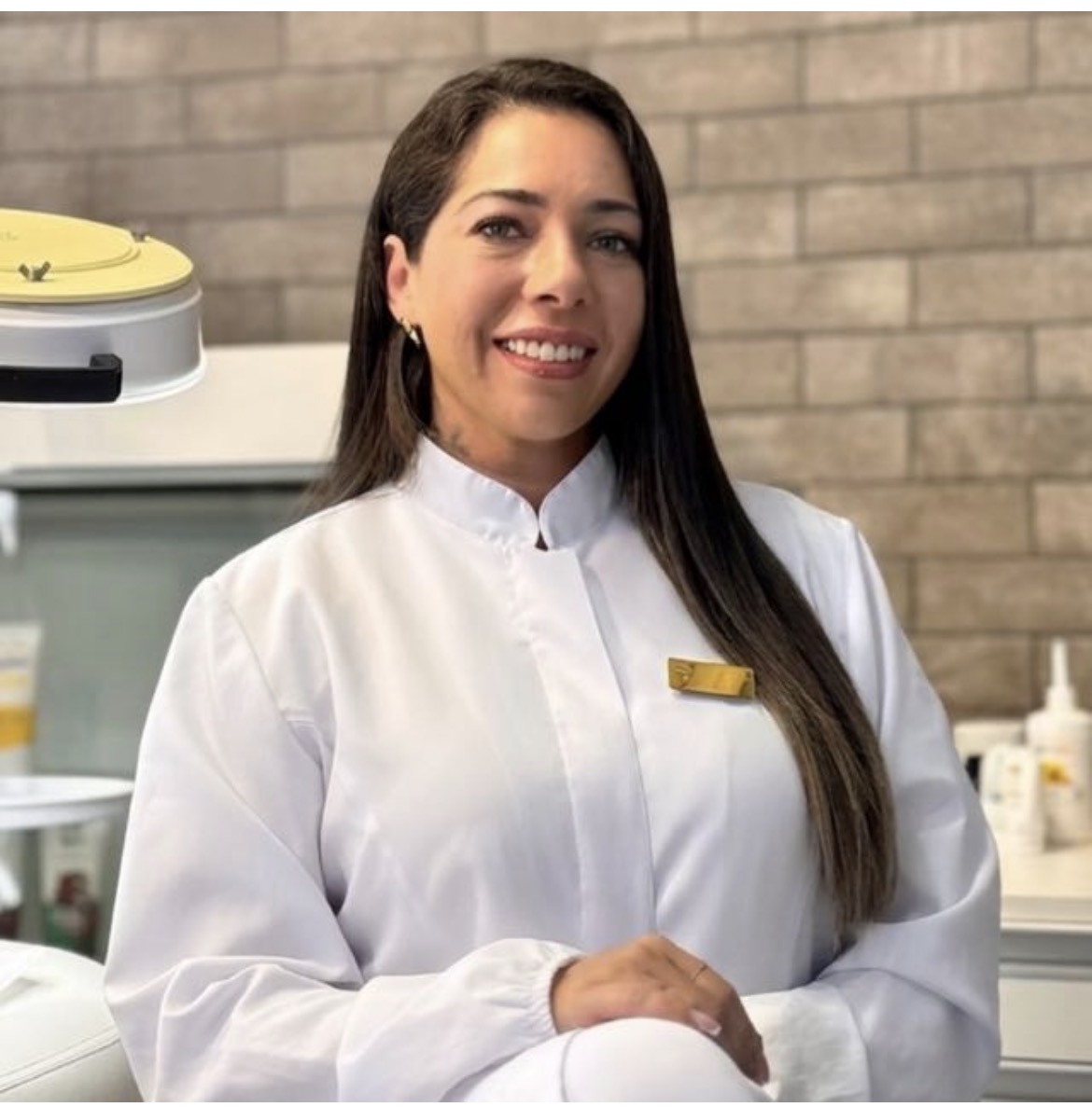 Josiane Lewandowski, podóloga em consultório clínico